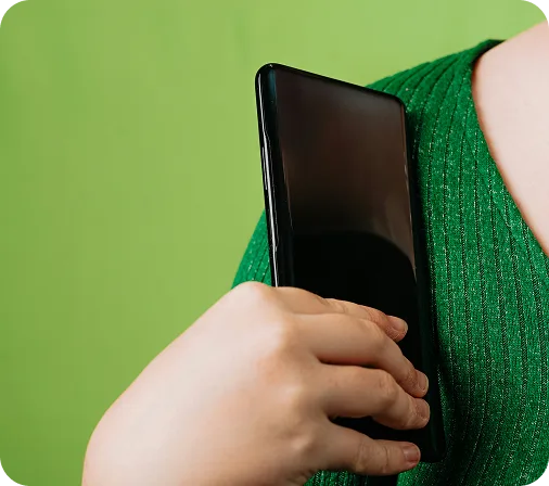 Person holding a phone